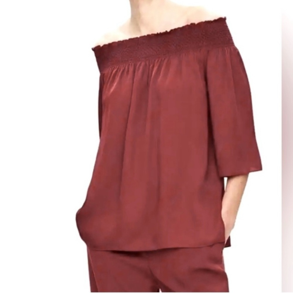 Theory Elistaire Off The Shoulder Top dark maroon.